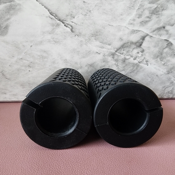 Set of 2 Silicone Rubber Pull Up Bar Grips/ Dumbbell Handle Grips - Picture 2 of 2